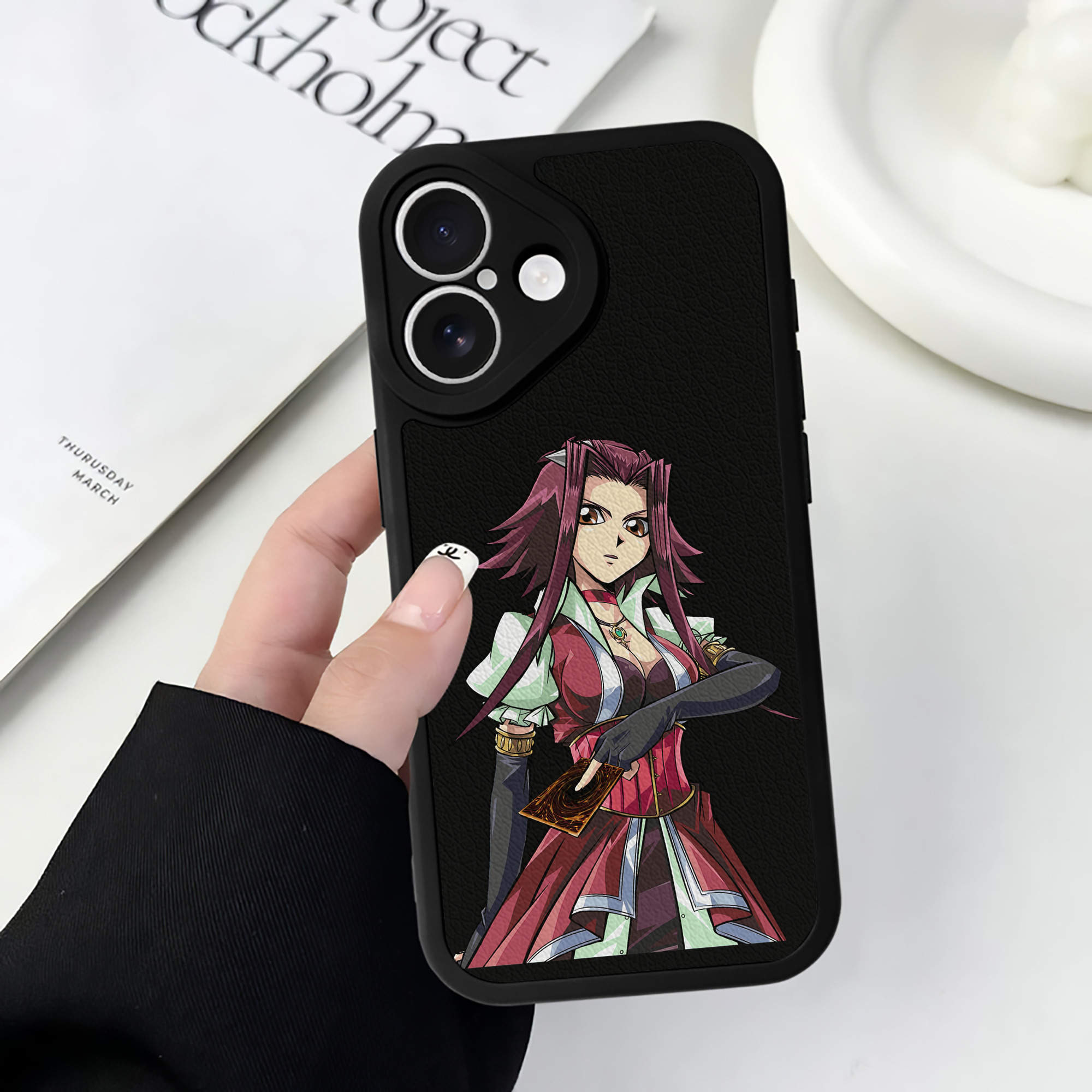 （画像用） 遊☆戯☆王 Yu-Gi-Oh! 【iPhone 16シリーズ対応】シリコンスマホケース（レザー調） 材質：シリコン
